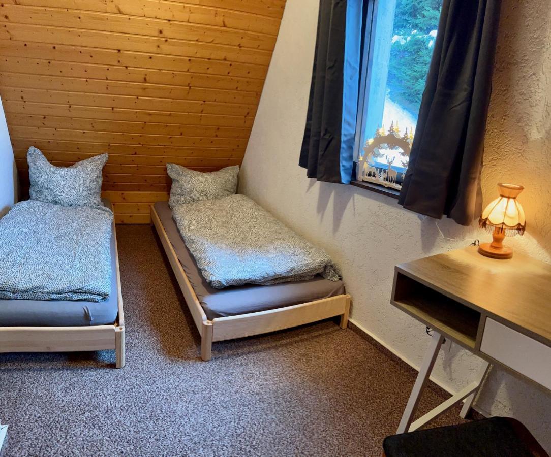 Urige Berghuette Mit Kamin Und Sauna Im Erzgebirge Nahe Schwarzwassertal Pobershau Exterior foto